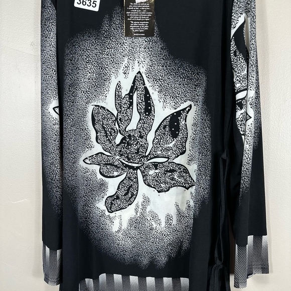 NF comfortable clothing black / white free size 22-1/2 p2p 31” length NWT - Picture 2 of 7